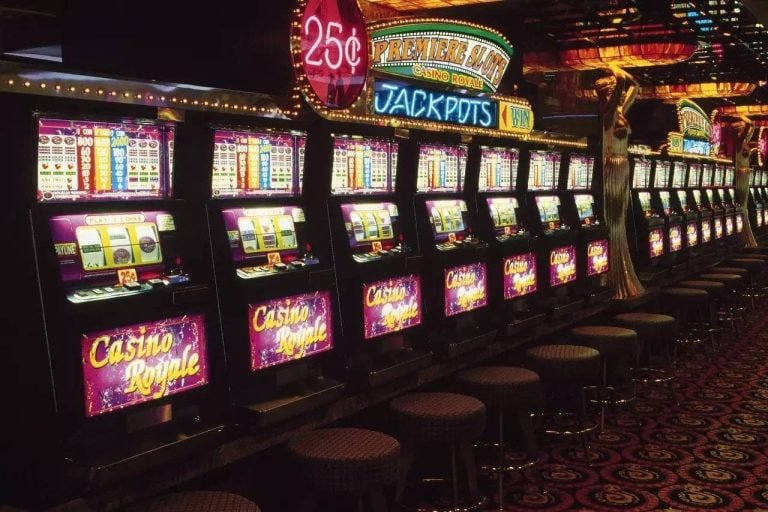 Fortune Tiger slot game interface showing reel layout, winning line highlighted, and bonus trigger animation